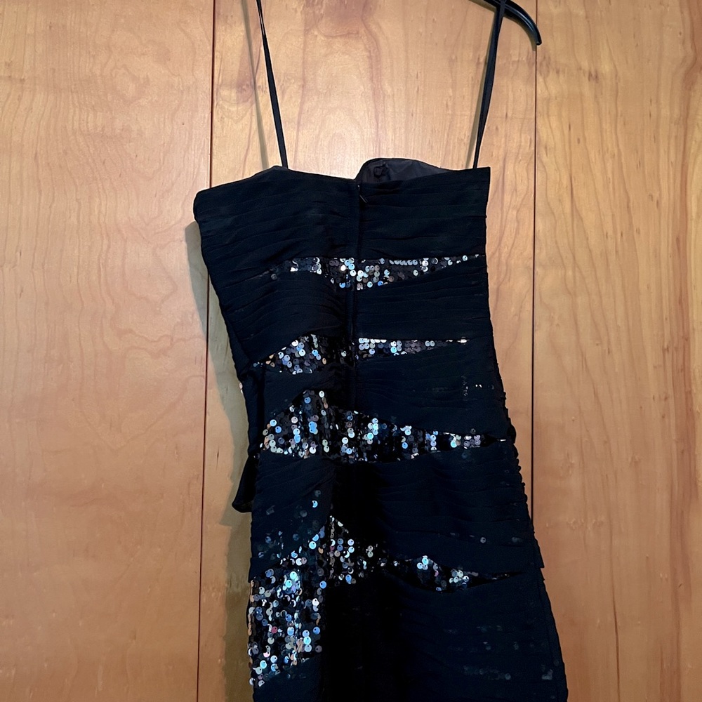 Short black and silver dress. Size 4! - Picture 3 of 4